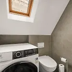 - Charming 3 Bedroom With Views! شقة برغن