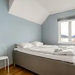 - Charming 3 Bedroom With Views! شقة برغن