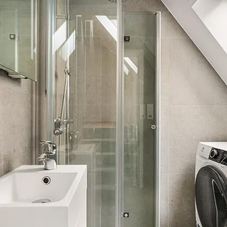 - Charming 3 Bedroom With Views! *