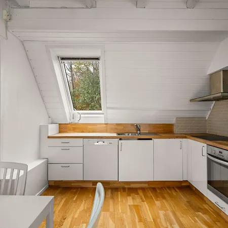 - Charming 3 Bedroom With Views! Leilighet