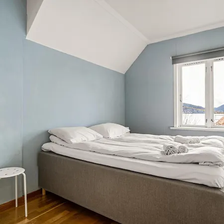 - Charming 3 Bedroom With Views! Apartmán Bergen