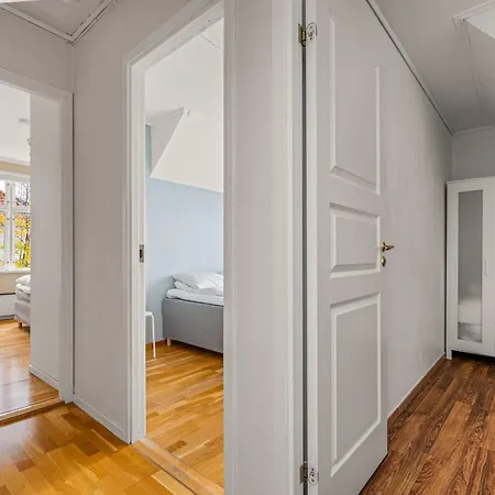 - Charming 3 Bedroom With Views! Leilighet