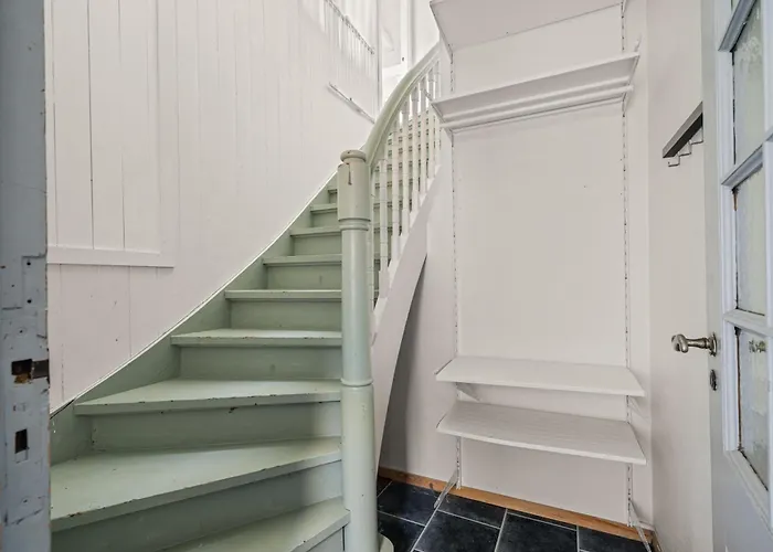 - Charming 3 Bedroom With Views! Bergen