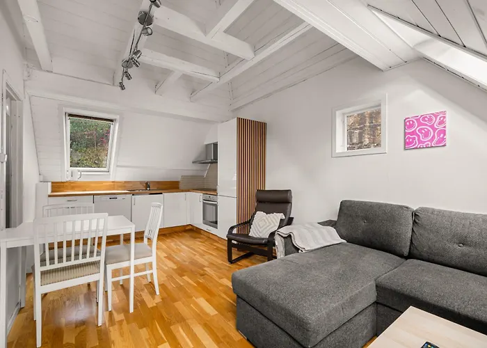 - Charming 3 Bedroom With Views! *