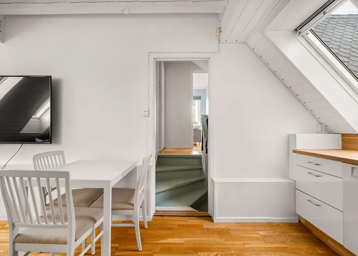 - Charming 3 Bedroom With Views! Bergen