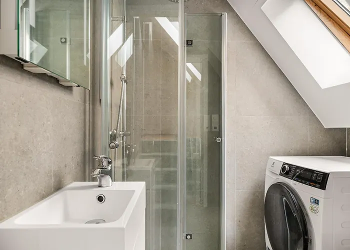 - Charming 3 Bedroom With Views! *