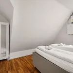 아파트 - Charming 3 Bedroom With Views! *