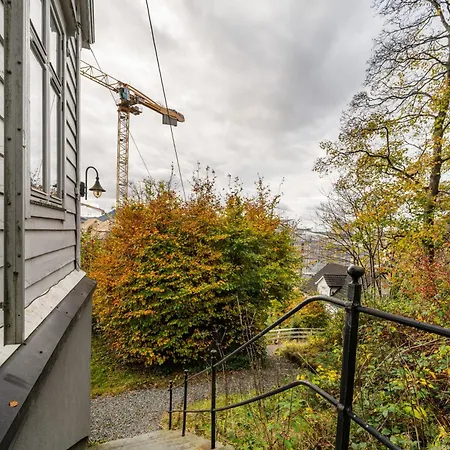 - Charming 3 Bedroom With Views! 아파트 베르겐